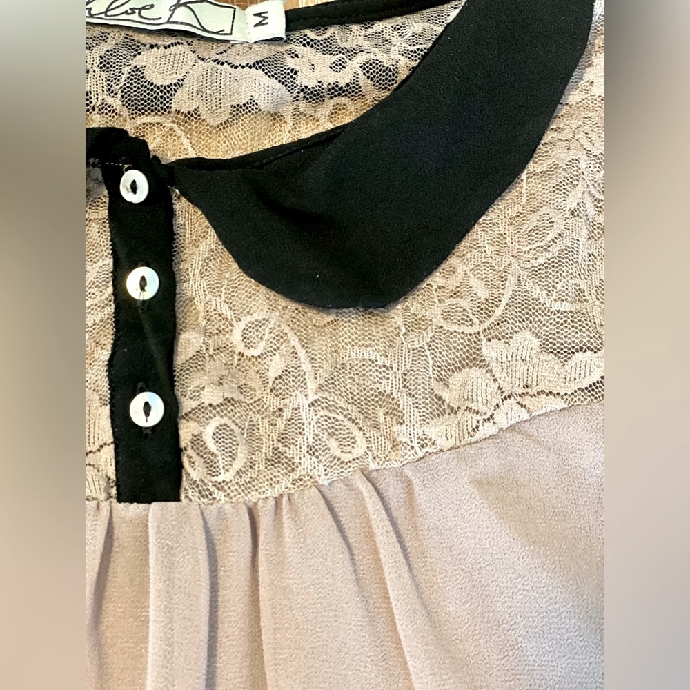 Chloe K Sleeveless Blouse w/Collar - Picture 3 of 4